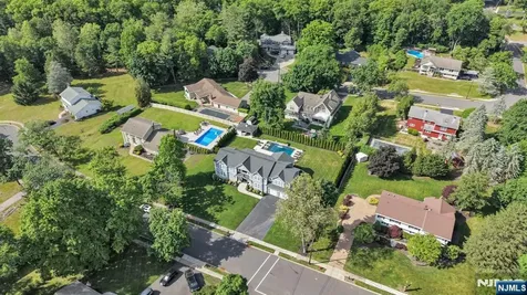 42 Saratoga Drive Oakland NJ 07436