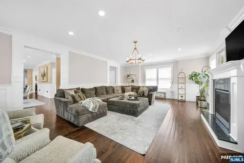 42 Saratoga Drive Oakland NJ 07436
