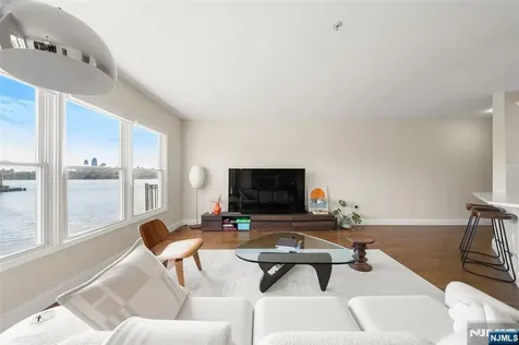250 The Promenade Edgewater NJ 07020