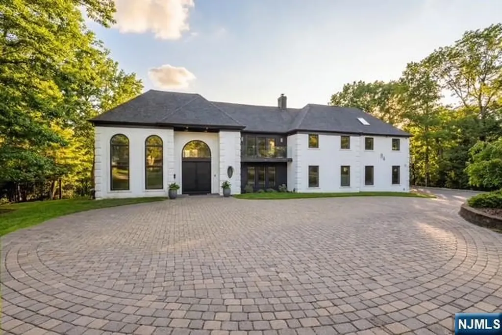 84 Shrewsbury Drive Livingston NJ 07039