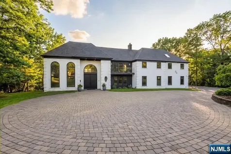 84 Shrewsbury Drive Livingston NJ 07039