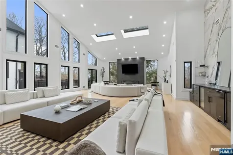 84 Shrewsbury Drive Livingston NJ 07039