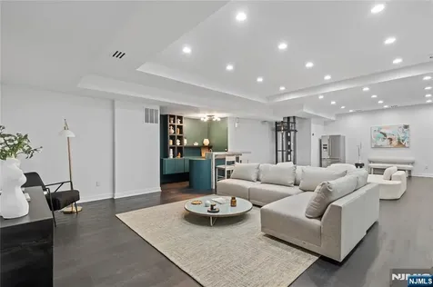 84 Shrewsbury Drive Livingston NJ 07039