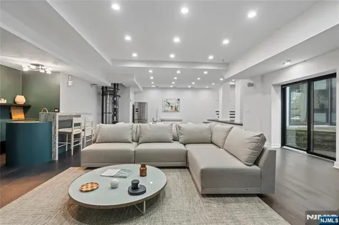 84 Shrewsbury Drive Livingston NJ 07039