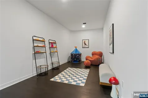 84 Shrewsbury Drive Livingston NJ 07039