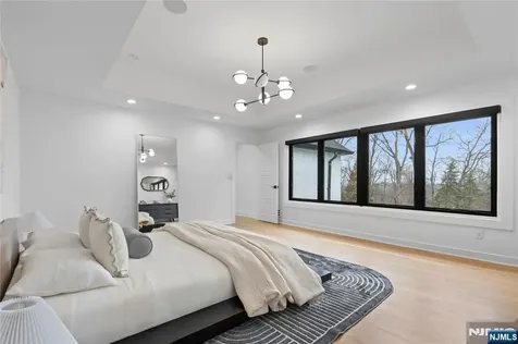 84 Shrewsbury Drive Livingston NJ 07039