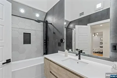 84 Shrewsbury Drive Livingston NJ 07039