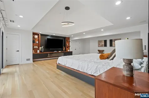 84 Shrewsbury Drive Livingston NJ 07039
