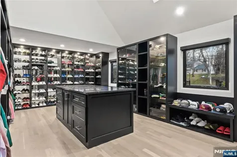 84 Shrewsbury Drive Livingston NJ 07039