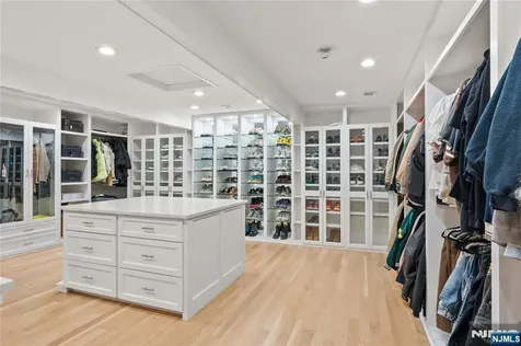 84 Shrewsbury Drive Livingston NJ 07039