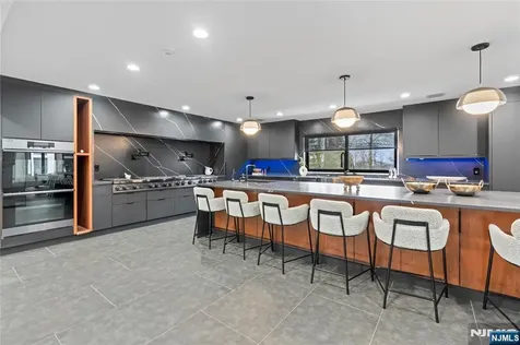 84 Shrewsbury Drive Livingston NJ 07039