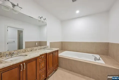 1302 Rio Vista Lane Northvale NJ 07647