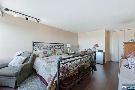 2 Horizon Fort Lee NJ 07024