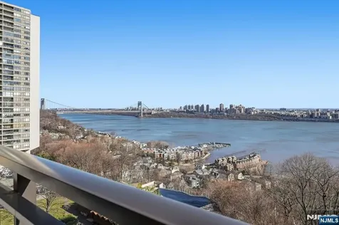 2 Horizon Fort Lee NJ 07024