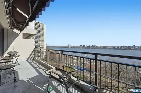 2 Horizon Fort Lee NJ 07024