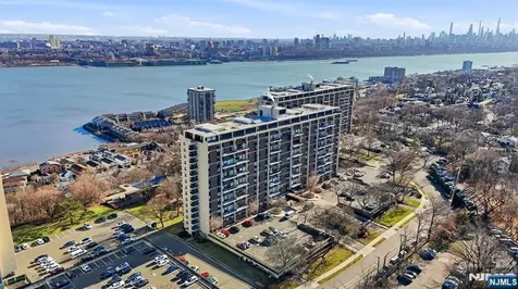 2 Horizon Fort Lee NJ 07024