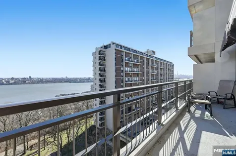 2 Horizon Fort Lee NJ 07024