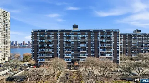 2 Horizon Fort Lee NJ 07024