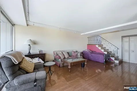 2 Horizon Fort Lee NJ 07024