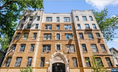 17 Elwood Place Newark NJ 07104