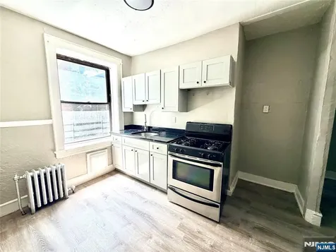17 Elwood Place Newark NJ 07104