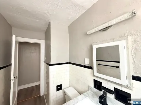 17 Elwood Place Newark NJ 07104