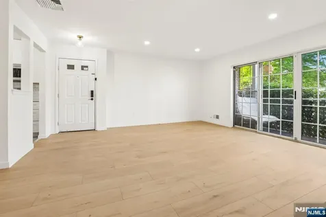 100 Crown Court Edgewater NJ 07020