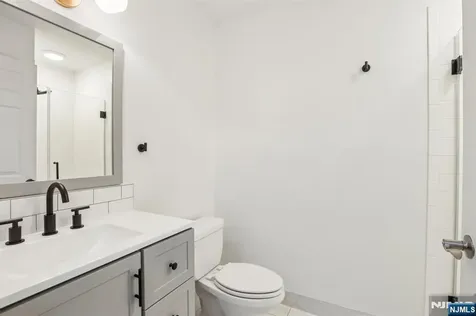 100 Crown Court Edgewater NJ 07020