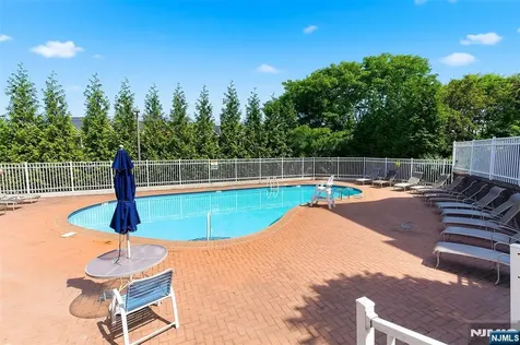 100 Crown Court Edgewater NJ 07020