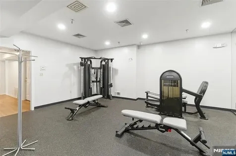100 Crown Court Edgewater NJ 07020