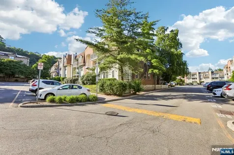 100 Crown Court Edgewater NJ 07020