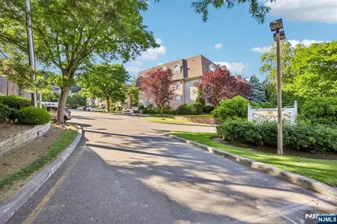 100 Crown Court Edgewater NJ 07020