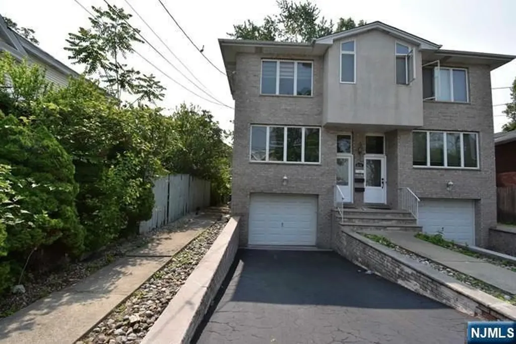 2482 5th Street Fort Lee NJ 07024