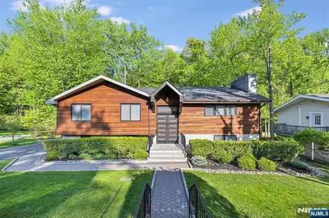 655 Floyd Street Englewood Cliffs NJ 07632