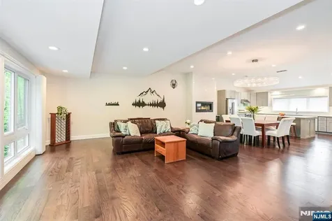 655 Floyd Street Englewood Cliffs NJ 07632