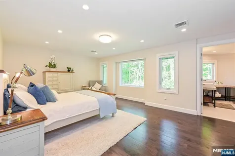 655 Floyd Street Englewood Cliffs NJ 07632