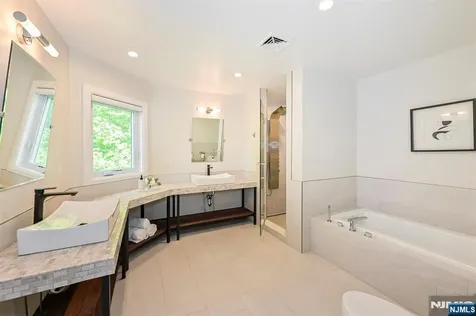 655 Floyd Street Englewood Cliffs NJ 07632
