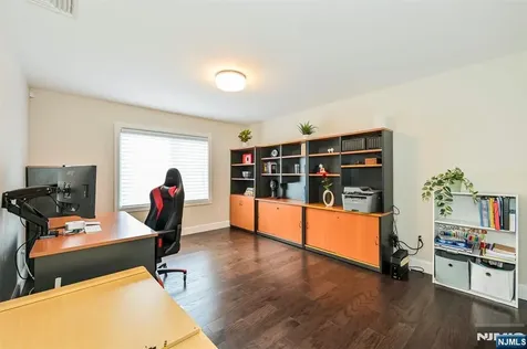 655 Floyd Street Englewood Cliffs NJ 07632
