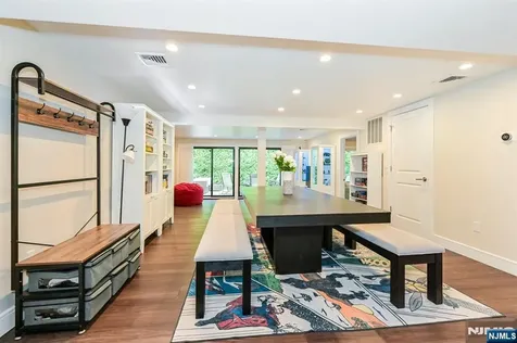 655 Floyd Street Englewood Cliffs NJ 07632