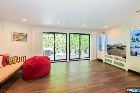 655 Floyd Street Englewood Cliffs NJ 07632