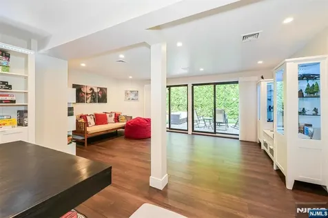 655 Floyd Street Englewood Cliffs NJ 07632