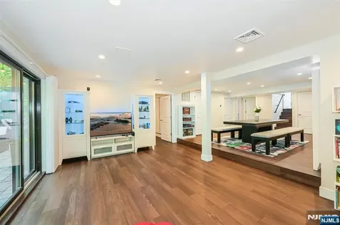 655 Floyd Street Englewood Cliffs NJ 07632
