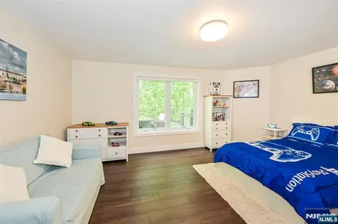 655 Floyd Street Englewood Cliffs NJ 07632