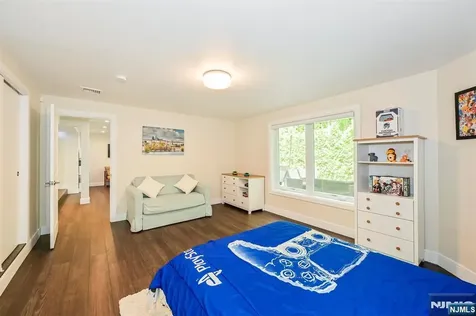 655 Floyd Street Englewood Cliffs NJ 07632
