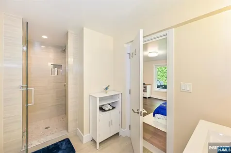 655 Floyd Street Englewood Cliffs NJ 07632