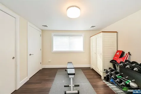 655 Floyd Street Englewood Cliffs NJ 07632