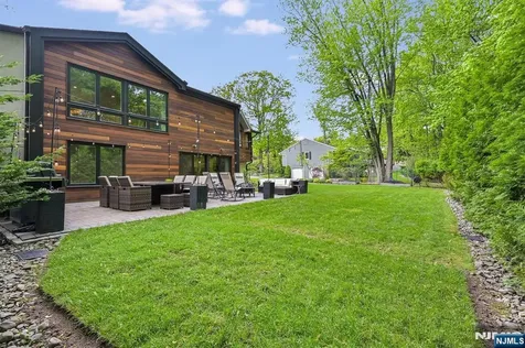 655 Floyd Street Englewood Cliffs NJ 07632