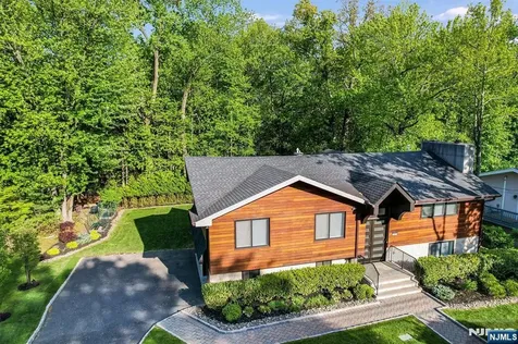 655 Floyd Street Englewood Cliffs NJ 07632