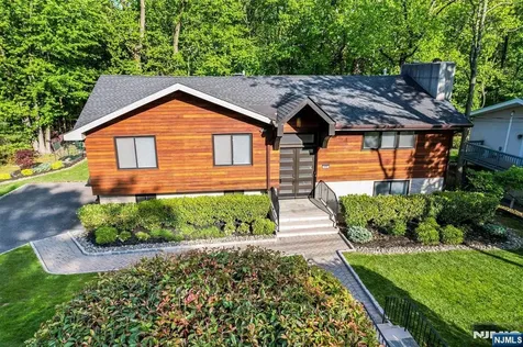 655 Floyd Street Englewood Cliffs NJ 07632
