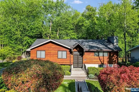 655 Floyd Street Englewood Cliffs NJ 07632